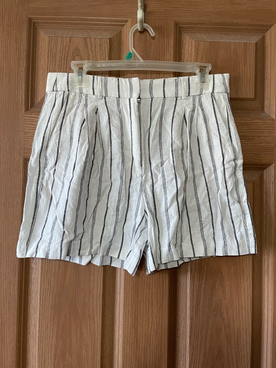 Old Navy Pants - Old Navy Extra High Rise Taylor Shorts with Adjustable Waist SMALL